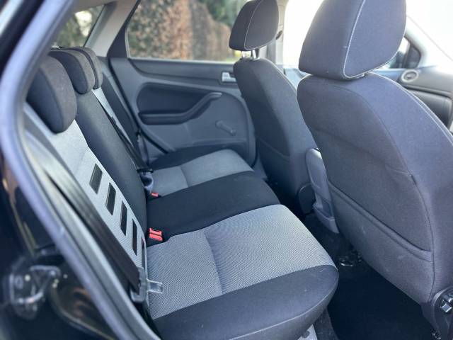 2011 Ford Focus 1.6 Zetec 5dr